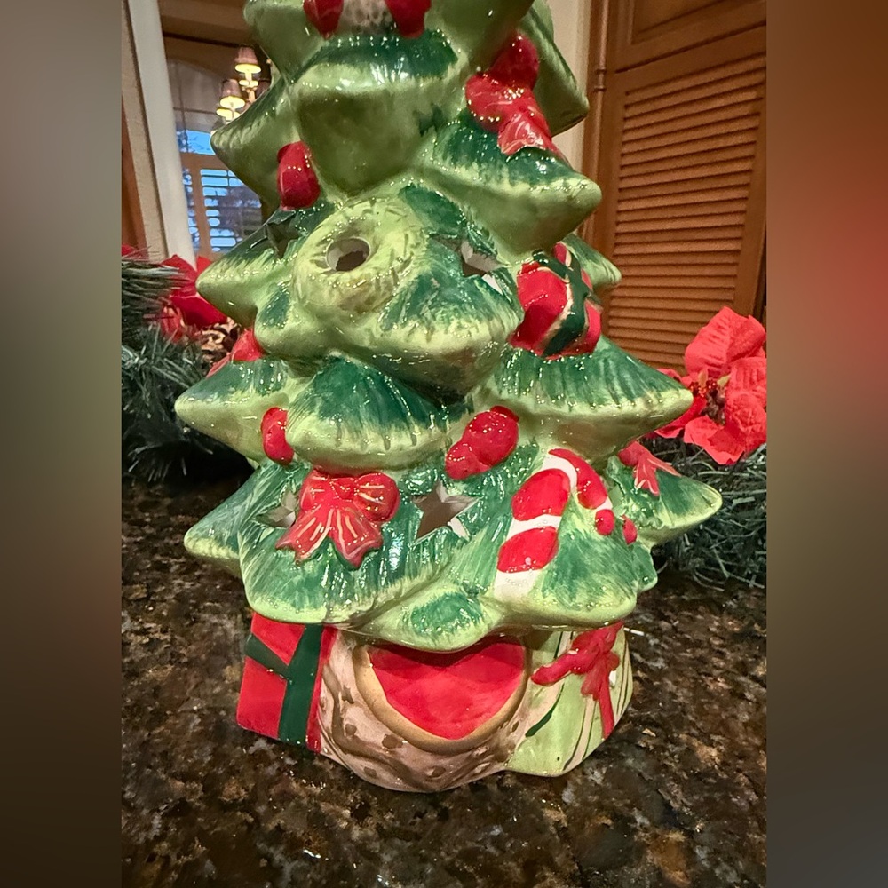 Festive Ceramic Christmas Tree with Red Star - Picture 9 of 10